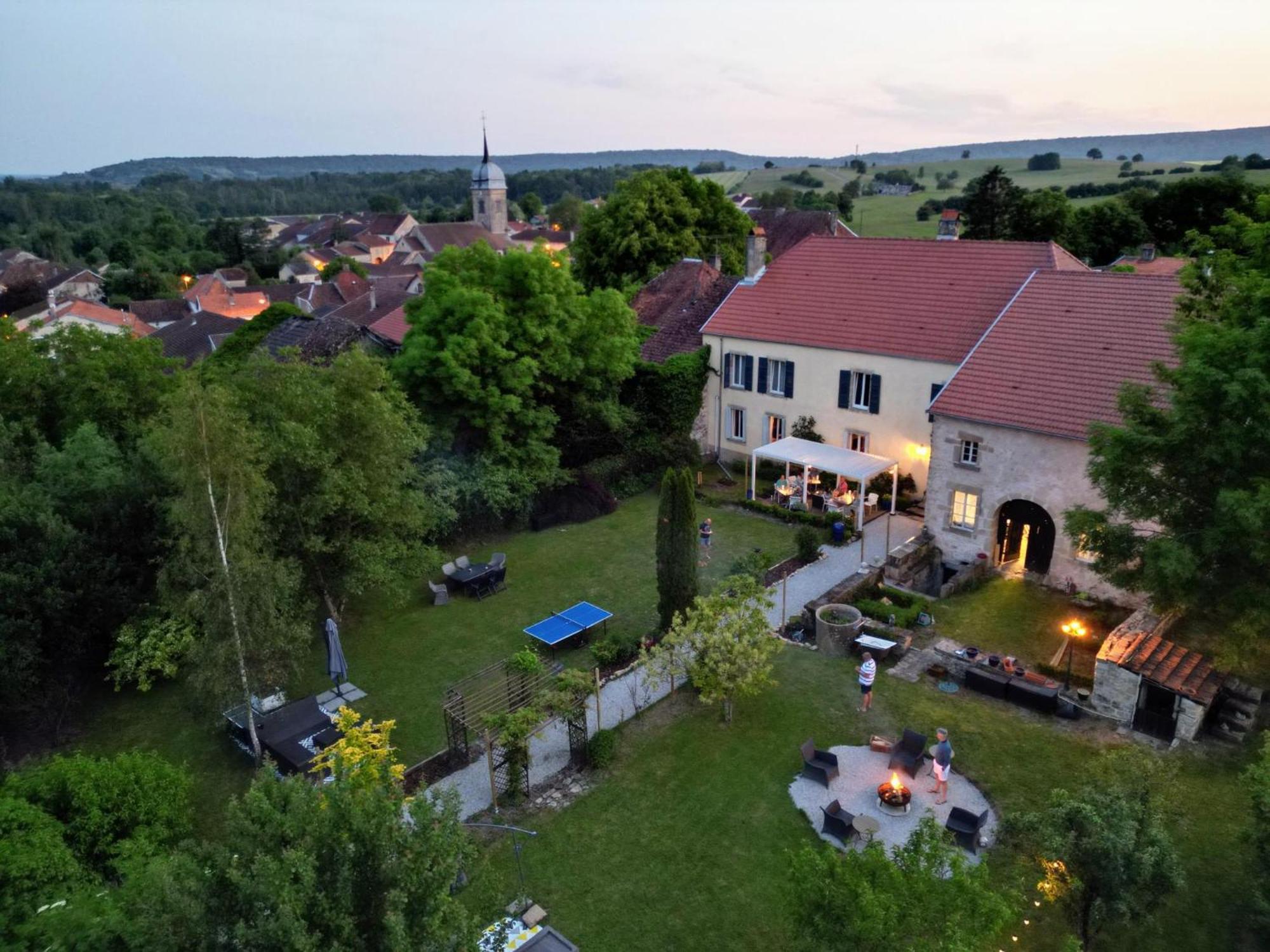 Maison Egalite Melay  Luaran gambar